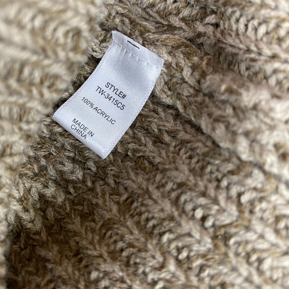 Zenana knit sweater. Size large - Picture 6 of 6